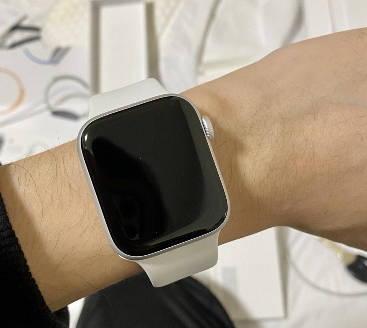 ADHD当事者が2年使ったApple Watchを手首に装着した様子